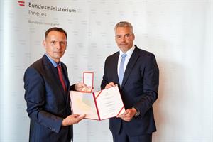 Günther Bechtloff wurde im Zuge der Feierlichkeiten das Goldene Verdienstzeichen der Republik Österreich verliehen.
