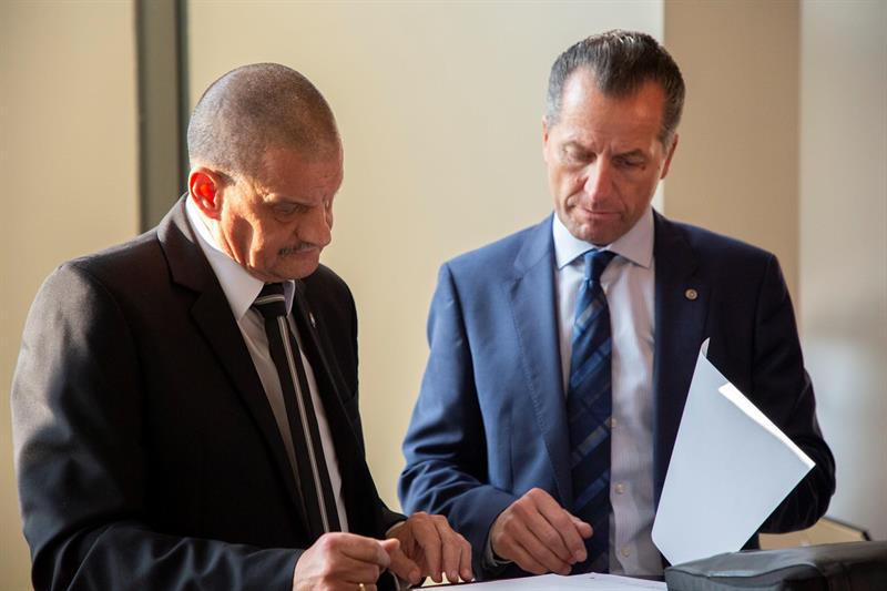 Brigadier Gerald Tatzgern, Leiter der Schleppereibekämpfung des Bundeskriminalamt mit Herrn Oberst Zsoltan Boros, Abteilungsleiter für Bekämpfung der Schlepperei und operative Angelegenheiten des NNI