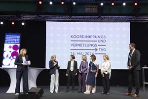 Direktor des Bundeskriminalamtes General Mag. Andreas Holzer, MA beim Gewaltschutztreffen mit Frauenministerin Susanne Raab