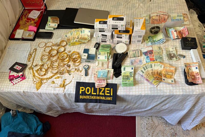 Foto zu Artikel: Erfolgreicher Schlag gegen international agierendes Schleppernetzwerk – Festnahmen in Wien