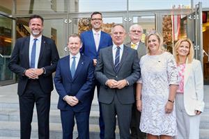 V.l.n.r.: Andreas Holzer, Stephen Kavanagh, Heinrich Himmer, Gerhard Karner, Helmut Schramm, Astrid Holzer, Astrid Pany