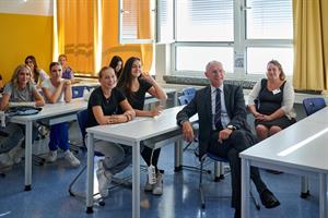 Innenminister Karner bei Besuch der Vienna Business School in Floridsdorf