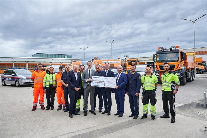 Im Mai 2022 unterzeichneten Innenminister Gerhard Karner und die Vorstandsdirektoren der ASFINAG die Kooperation "GEMEINSAM.SICHER mit der ASFINAG".