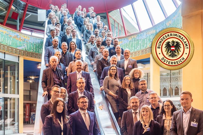 Die Teilnehmerinnen und Teilnehmer der Experten-Konferenz zur clanbezogenen Kriminalität in Zauchensee in Salzburg.