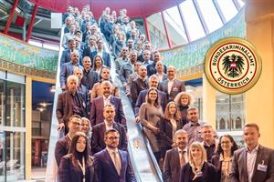 Die Teilnehmerinnen und Teilnehmer der Experten-Konferenz zur clanbezogenen Kriminalität in Zauchensee in Salzburg.