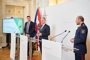 Andreas Holzer, BK-Direktor, Innenminister Gerhard Karner und Franz Ruf, Generaldirektor für die öffentliche Sicherheit, bei der Pressekonferenz.