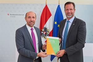 Generaldirektor Franz Ruf und Direktor Andreas Holzer bei der Präsentation des Cybercrime-Reports 2020.