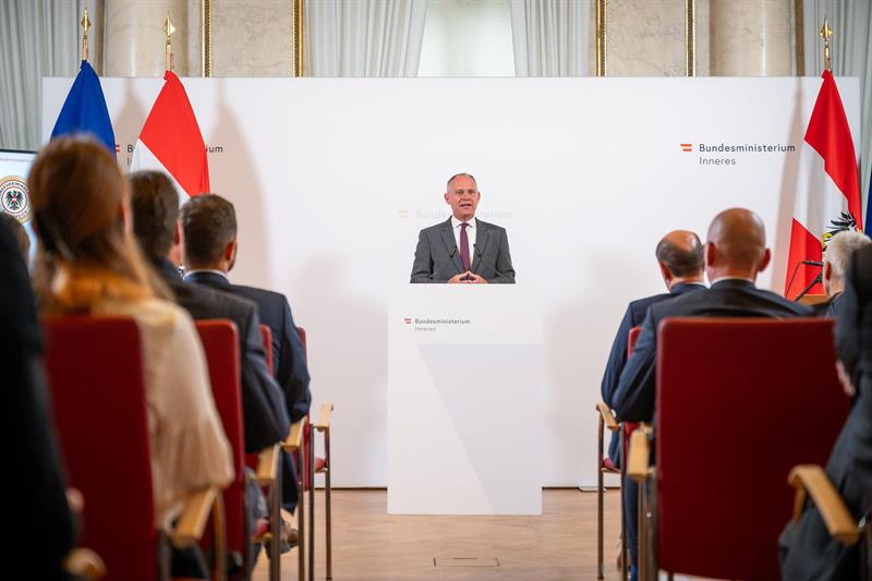 Bundeskriminalamt: 20 Jahre erfolgreicher Kampf gegen das Verbrechen.