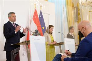 "Die internationale Kooperation unserer Polizeibehörden ist ein wesentlicher Schlüssel bei der erfolgreichen Bekämpfung der Organisierten Kriminalität", sagte Nehammer.