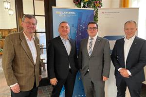 Christian Kunstmann (BMI I/A/3), Philipp Amann (Europol EC3), Klaus Mits (AL BK 5), Christopher Rauch (EUROPOL Verbindungsbüro Den Haag).
