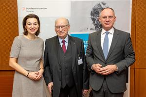 Justizministerin Alma Zadic, Udo Jesionek, Präsident des WEISSEN RINGS, und Innenminister Gerhard Karner nahmen am Symposium zum Tag der Kriminalitätsopfer teil.